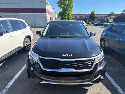 Used 2023 Kia Seltos LX AWD/4WD image 2