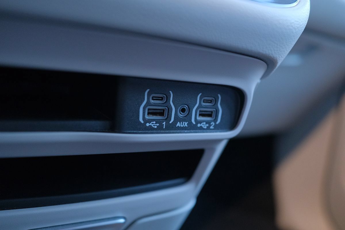 Used 2024 Chrysler Pacifica Touring-L FWD image 26
