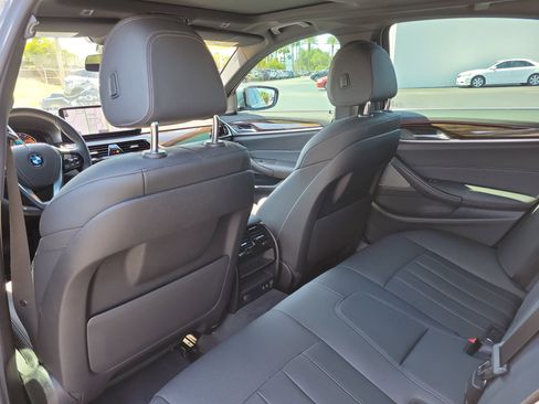 Used 2023 BMW 540i w/ Premium Package RWD image 11