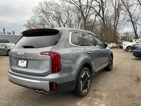 Used 2023 Kia Telluride S image 3