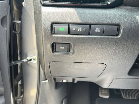 Used 2024 Nissan Sentra SV FWD image 12