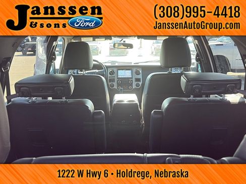 Used 2017 Ford Expedition XLT w/ Equipment Group 202A AWD/4WD image 10