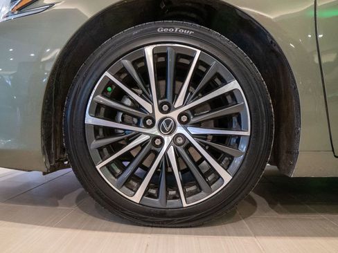 Used 2024 Lexus ES 350 w/ Premium Package image 8