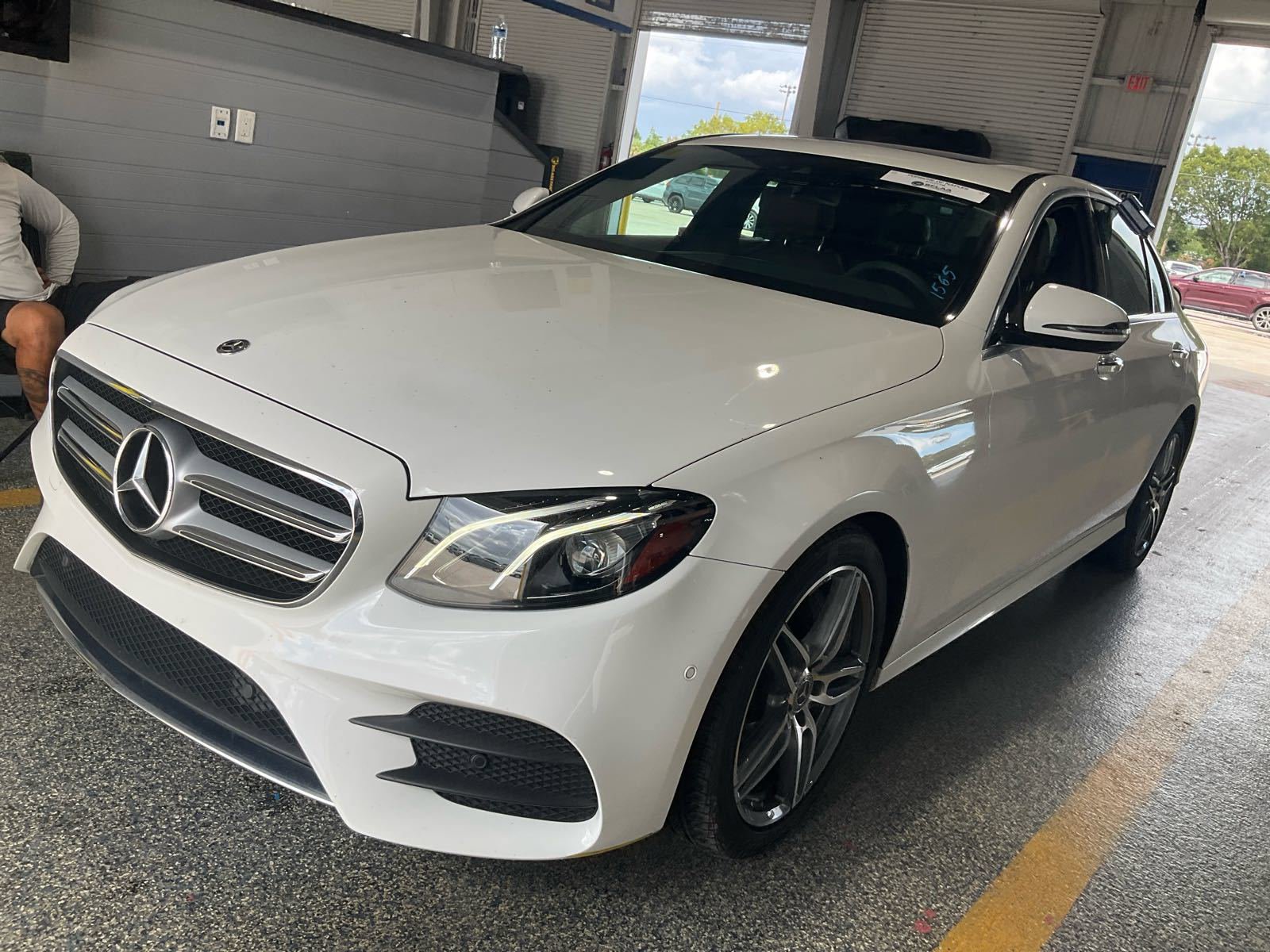 Used 2018 Mercedes-Benz E 300 image 1