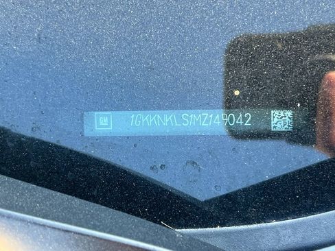 Used 2021 GMC Acadia SLE w/ Driver Convenience Package image 10