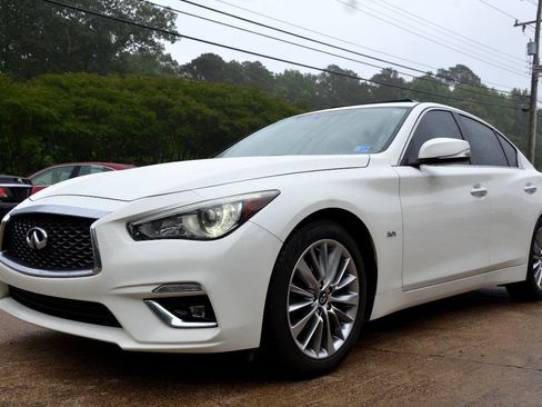 Used 2018 INFINITI Q50 Luxe RWD image 2