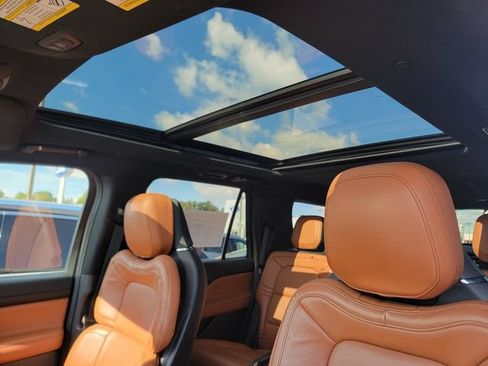 Certified 2021 Lincoln Navigator Reserve AWD/4WD image 4