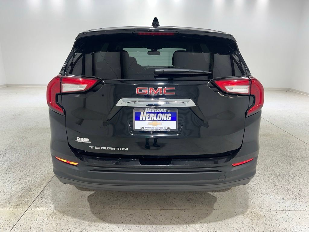 Used 2024 GMC Terrain SLE FWD image 4