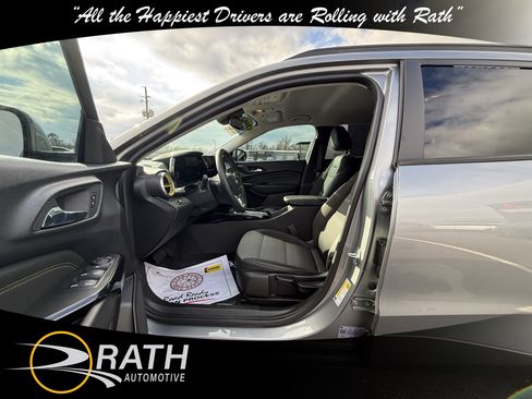 Used 2024 Chevrolet Trax LT w/ Driver Confidence Package image 11