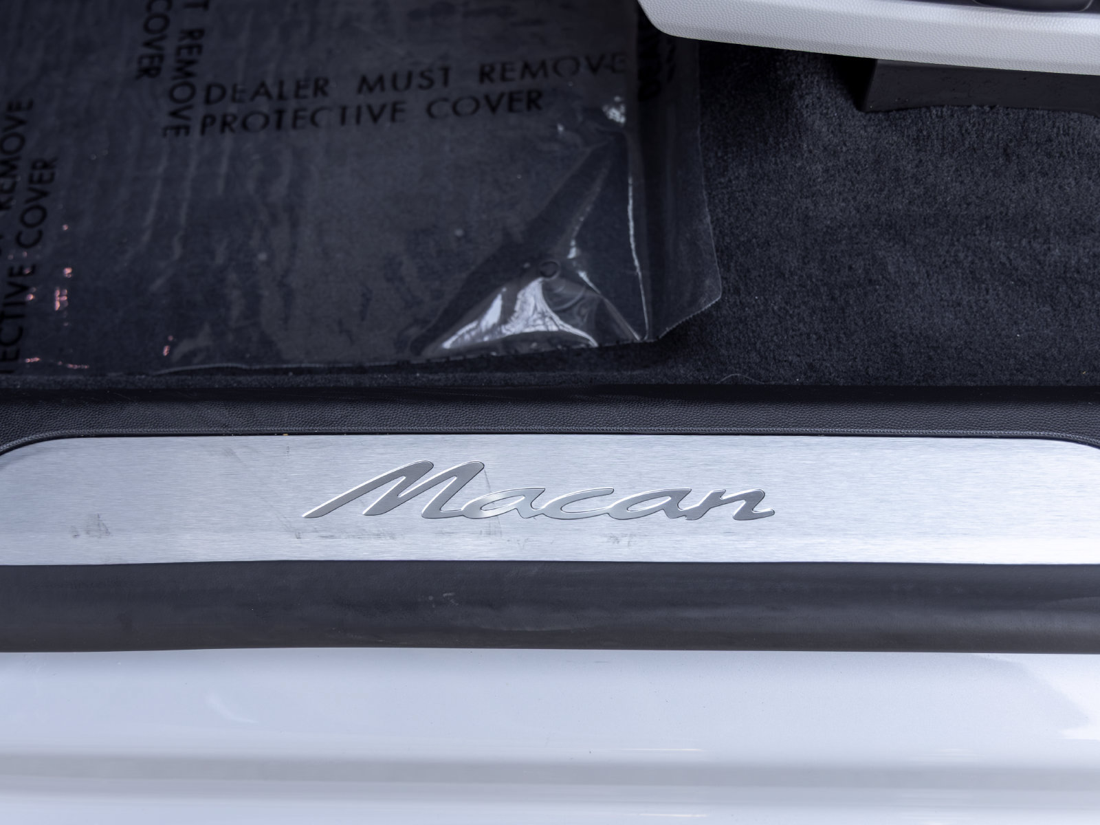 Certified 2025 Porsche Macan Electric RWD image 26