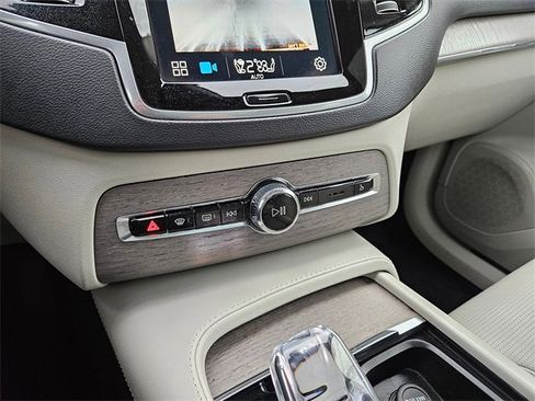 Certified 2024 Volvo XC90 T8 Ultimate w/ Protection Package Premier image 24