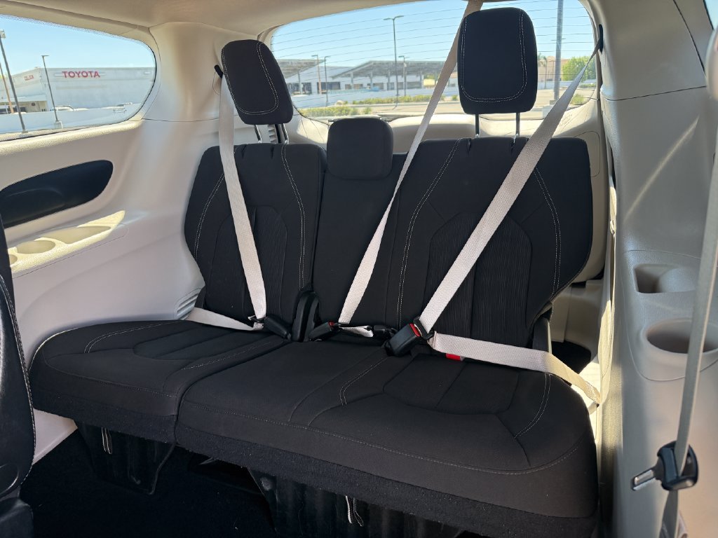 Used 2023 Chrysler Voyager LX FWD image 13