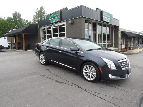Used 2013 Cadillac XTS Luxury w/ Driver Awareness Package FWD image 2