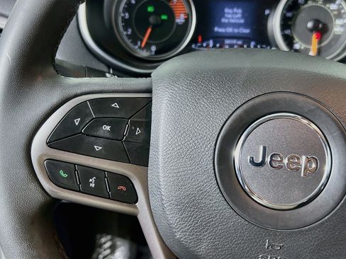 Used 2022 Jeep Cherokee Latitude Lux FWD image 18