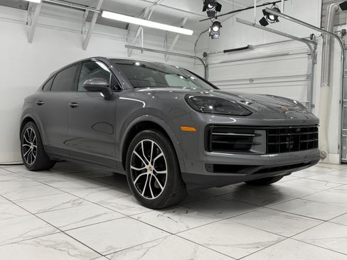 Used 2024 Porsche Cayenne Coupe AWD/4WD image 10