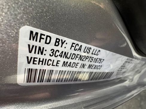 Used 2023 Jeep Compass Latitude image 27