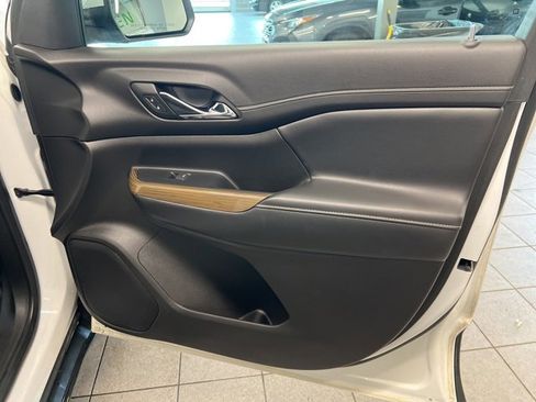 Used 2022 GMC Acadia SLE w/ Driver Convenience Package image 14