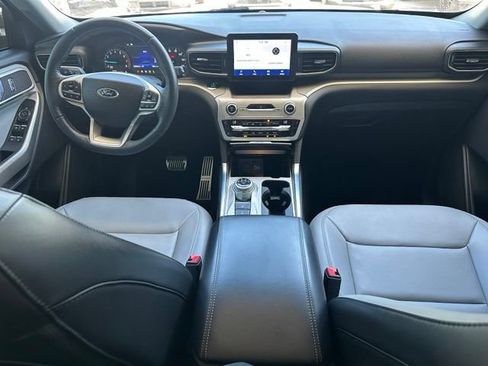 Used 2021 Ford Explorer XLT w/ Equipment Group 202A RWD image 12