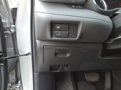 Used 2022 Toyota Highlander XLE image 19