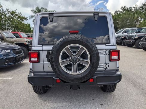 Certified 2018 Jeep Wrangler Unlimited Sahara image 5