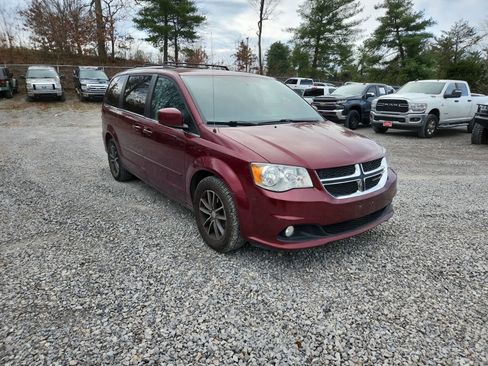 Used 2017 Dodge Grand Caravan SXT w/ Driver Convenience Group image 7