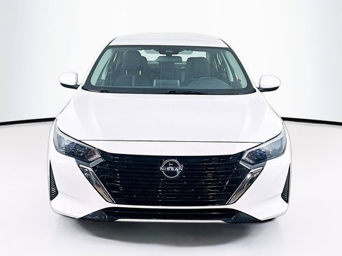 Used 2025 Nissan Sentra SV image 2