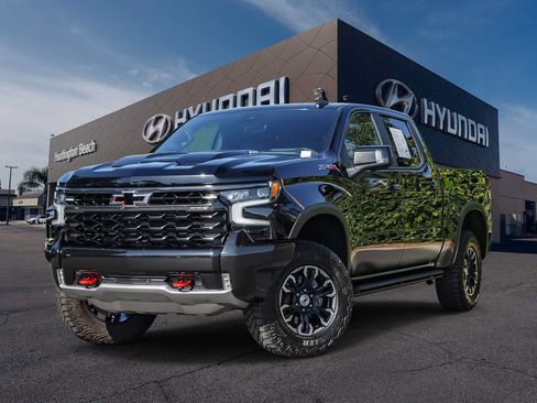 Used 2024 Chevrolet Silverado 1500 ZR2 w/ Technology Package AWD/4WD image 1