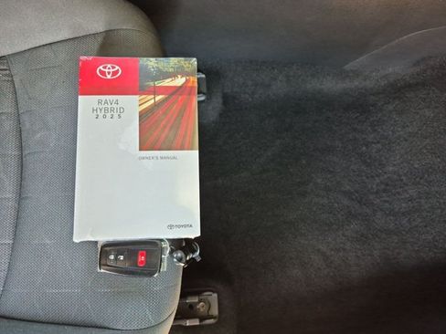 Certified 2025 Toyota RAV4 XLE AWD/4WD image 27