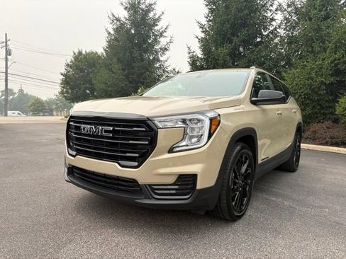 Used 2023 GMC Terrain SLE w/ Driver Convenience Package FWD image 1