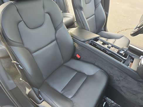 Used 2022 Volvo S60 B5 Momentum w/ Climate Package image 10