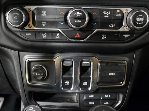 Used 2020 Jeep Wrangler Sport image 35