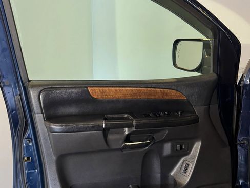 Used 2008 Nissan Armada LE w/ Technology Pkg image 12