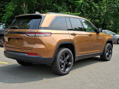 New 2026 Jeep Grand Cherokee Limited w/ Limited Altitude Package AWD/4WD image 4