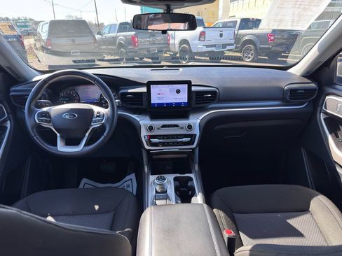 Used 2022 Ford Explorer XLT AWD/4WD image 37