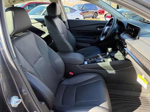 Certified 2025 Honda Accord Touring image 21