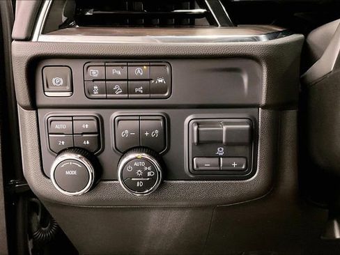 Used 2025 Chevrolet Tahoe LT w/ Comfort Package AWD/4WD image 39
