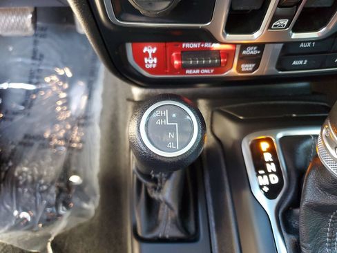 Used 2024 Jeep Wrangler Unlimited Rubicon AWD/4WD image 23