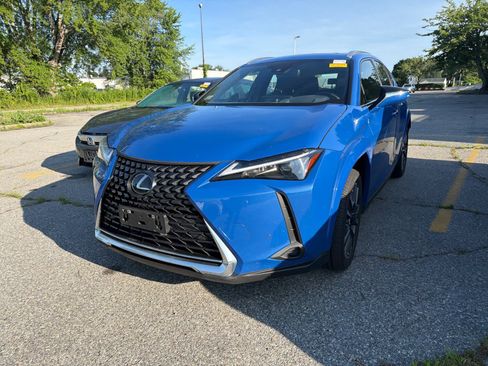 Used 2024 Lexus UX 250h AWD w/ Premium Package image 7