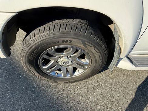 Used 2007 Toyota Sequoia SR5 RWD image 31