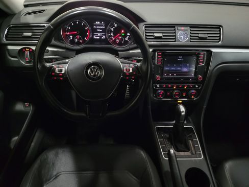 Used 2017 Volkswagen Passat 1.8T R-Line FWD image 22