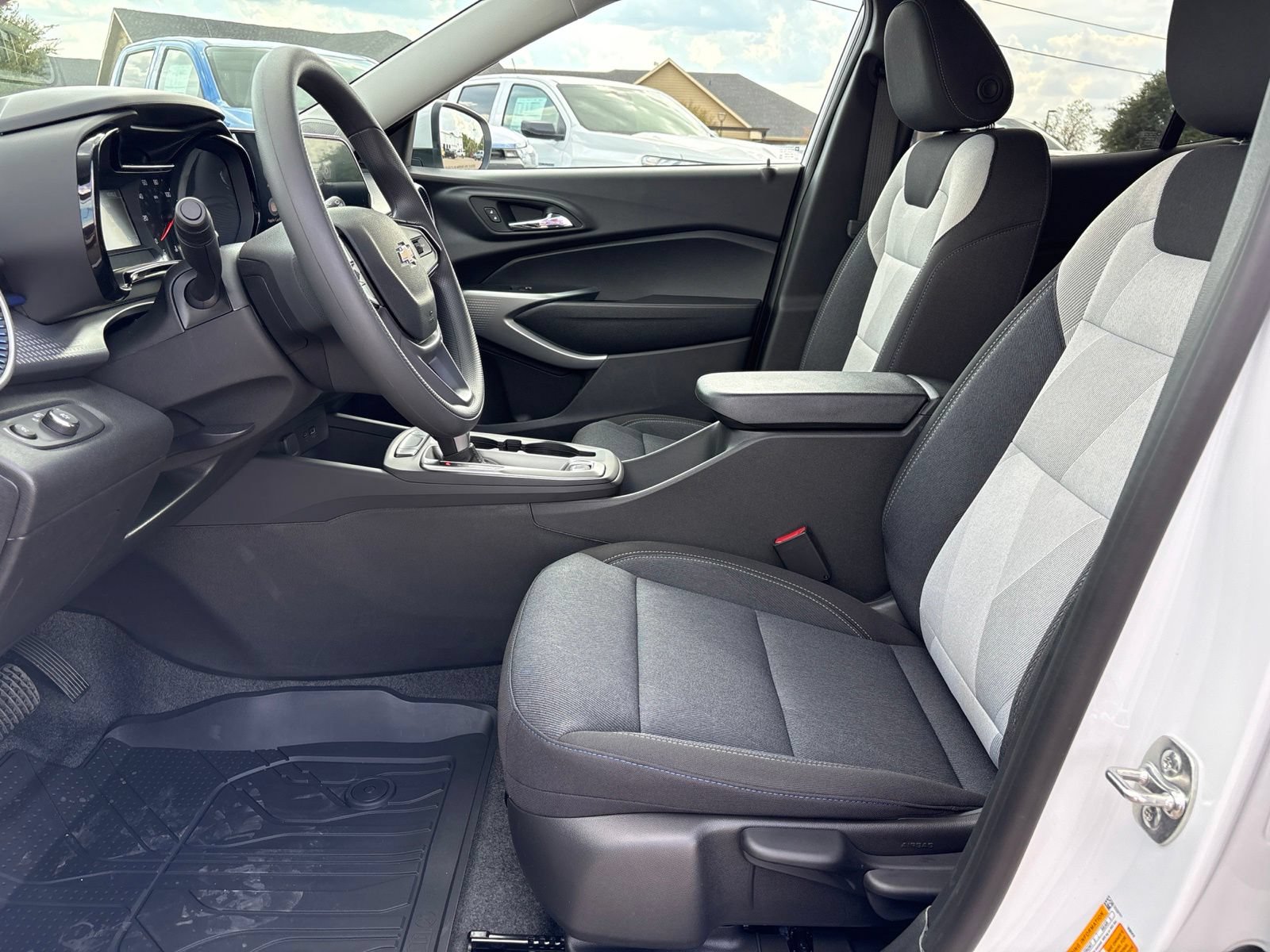 New 2026 Chevrolet Trax LS w/ LS Convenience Package FWD image 13