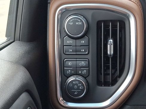 Used 2022 Chevrolet Silverado 3500 High Country w/ Technology Package image 27