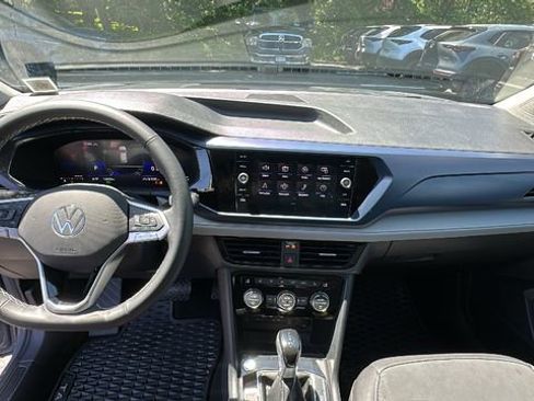 Used 2024 Volkswagen Taos SE w/ Panoramic Sunroof Package AWD/4WD image 9
