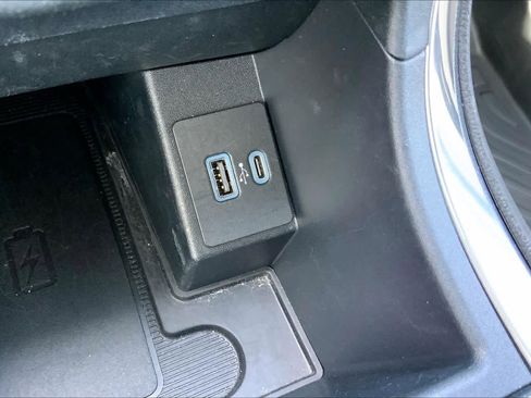 Used 2021 Ford Edge Titanium FWD image 32