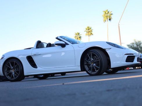 Used 2019 Porsche 718 Boxster image 12