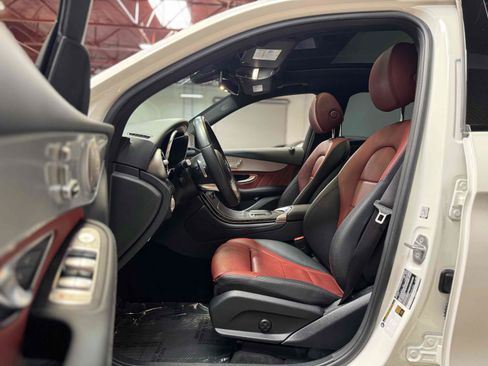 Used 2021 Mercedes-Benz GLC 300 image 6