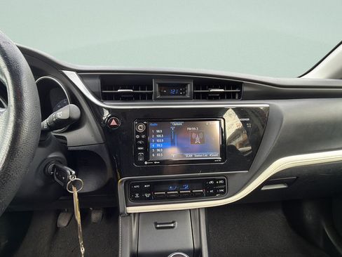 Used 2018 Toyota Corolla iM FWD image 10