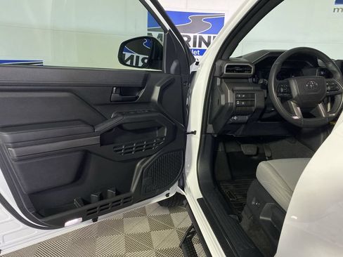 Used 2024 Toyota Tacoma SR5 w/ SR5 Upgrade Package AWD/4WD image 27