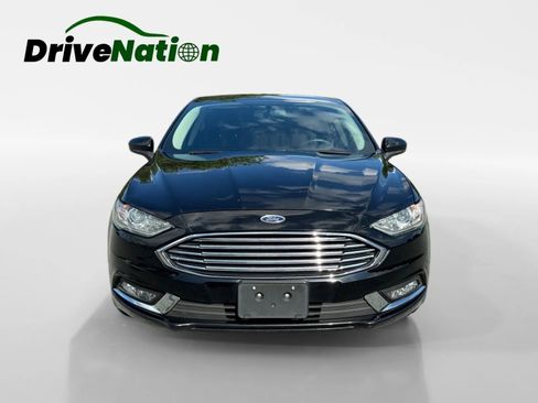 Used 2018 Ford Fusion SE w/ Fusion SE Technology Package FWD image 2