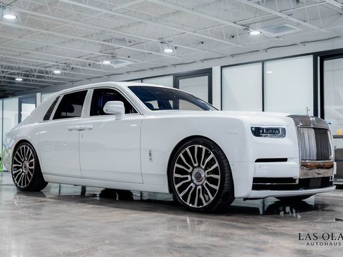 Used 2024 Rolls-Royce Phantom Sedan RWD image 1